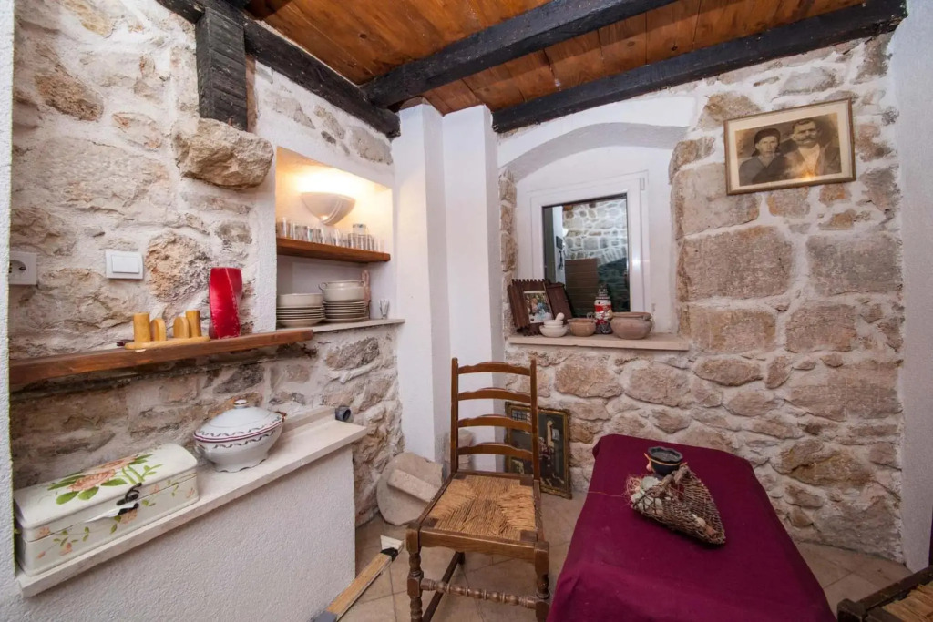 Old stone house Mario