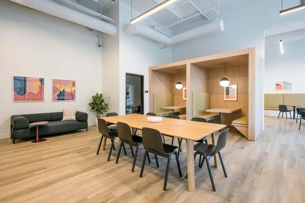 4BR Group Retreat Near Lincoln Park