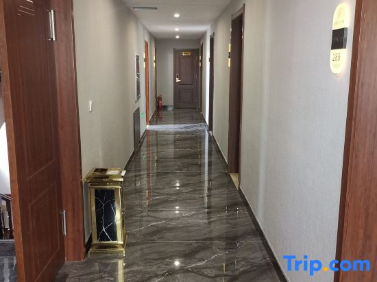 Linghai Haolai Business Hotel