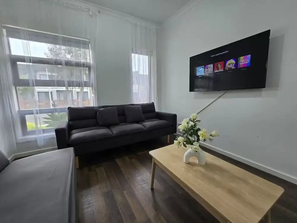 Serenity Home 7 by Hiverooms
