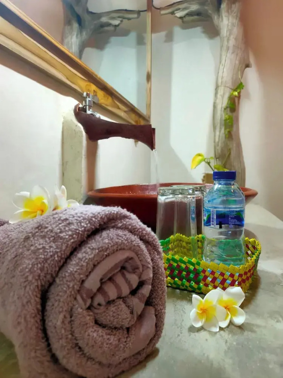VANAYA wooden Lodges in Lush Garden