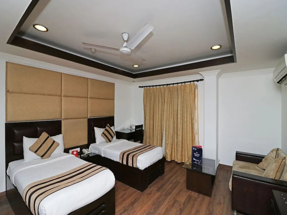 OYO 12789 Hotel Aaron Castle