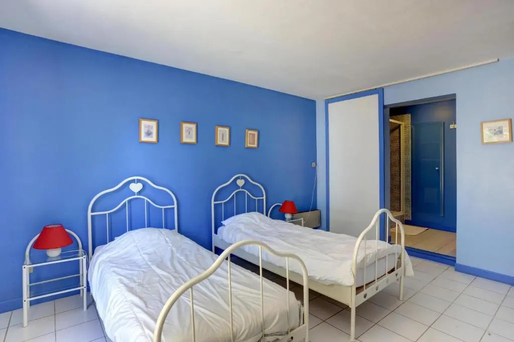 villa 8 pers, climatisée, piscine chauffée, un havre de paix sous les pins parasols