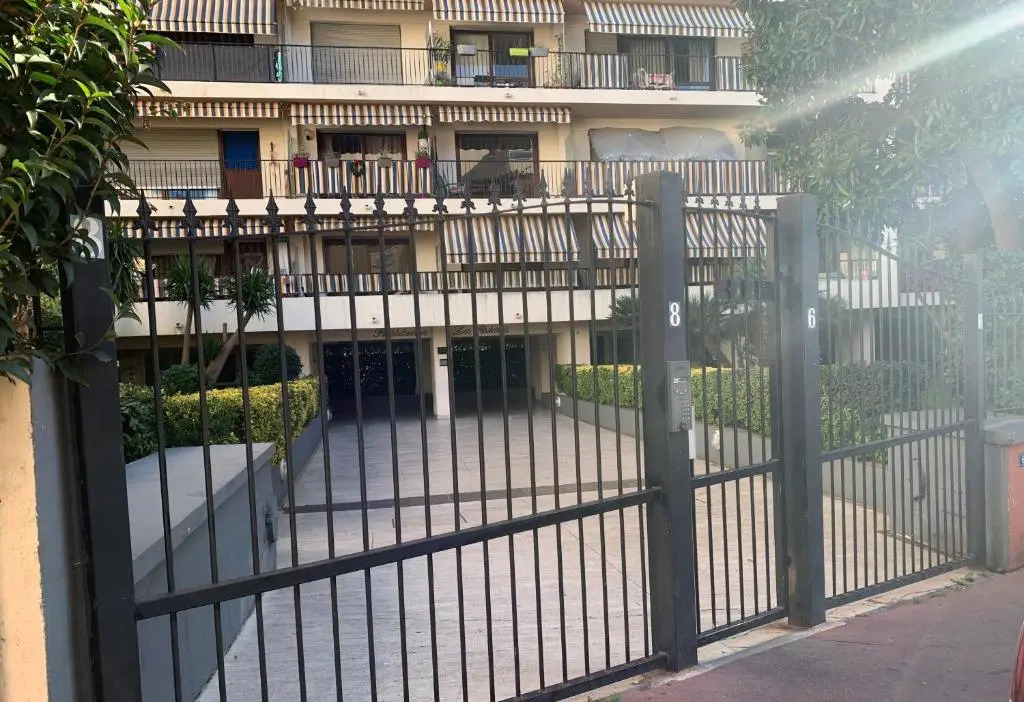 Arènes by Welcome to Cannes