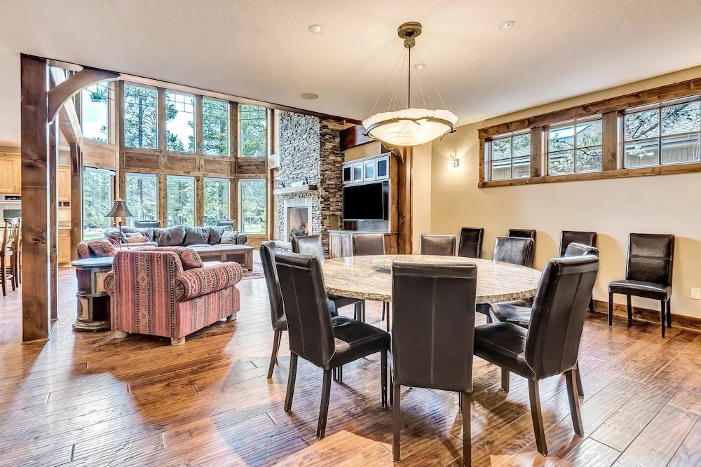 13 Vine Maple Home 5 Bedrooms 5.5 Bathrooms Home