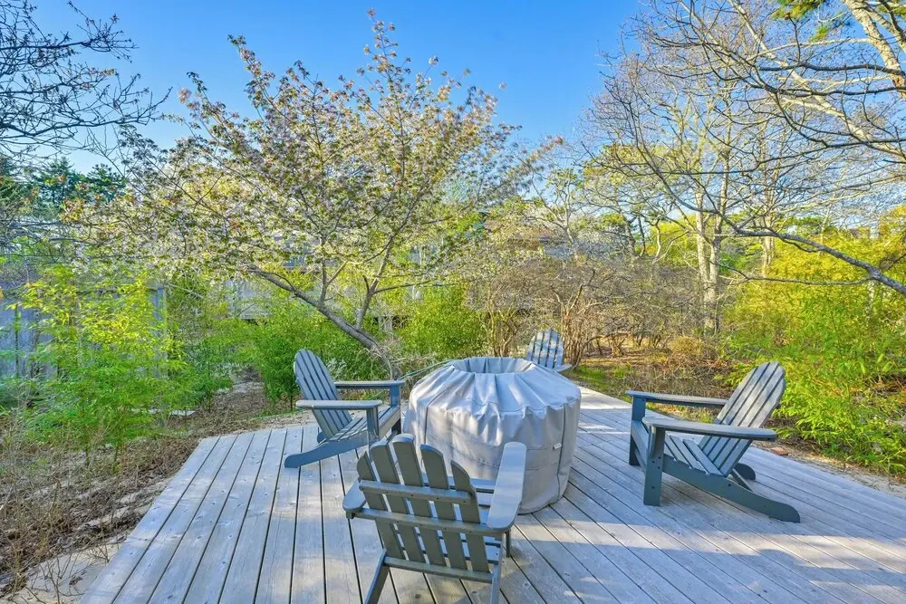 Walk to Amagansett Beach: Cottage w/ Deck!