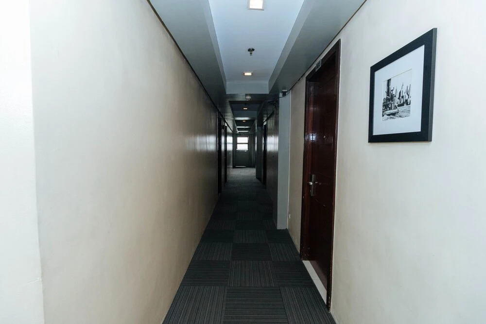 RedDoorz near Quezon City Circle