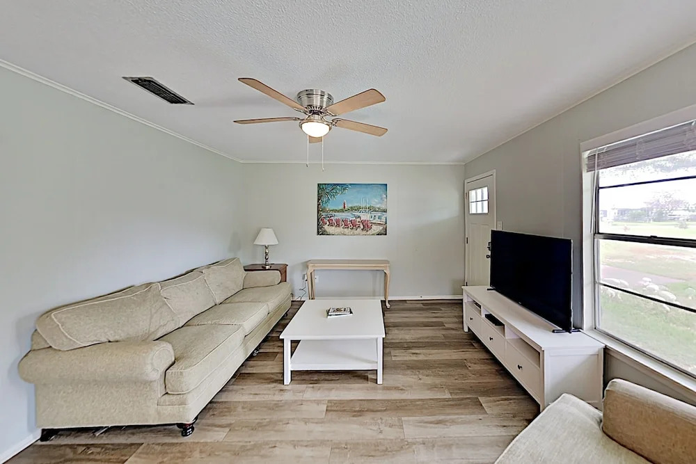 Sunny Haven In Old Rockport - Walk To The Beach! 2 Bedroom Duplex
