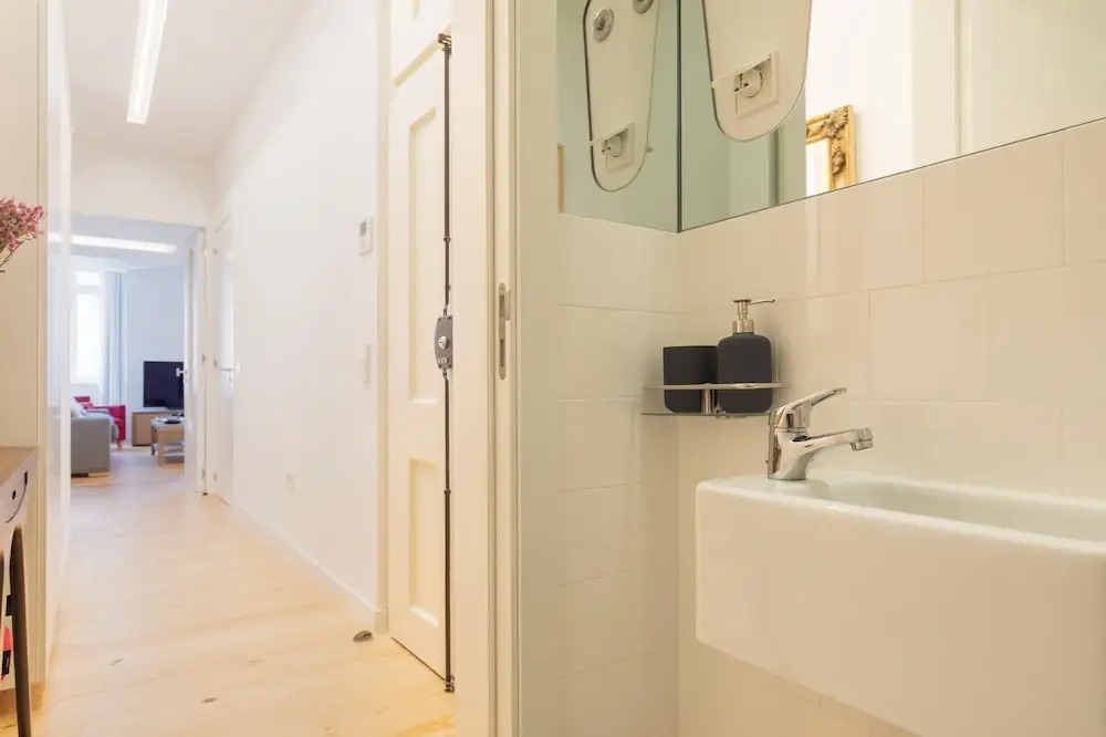 Trendy & Classic 2 Bedroom Apartment