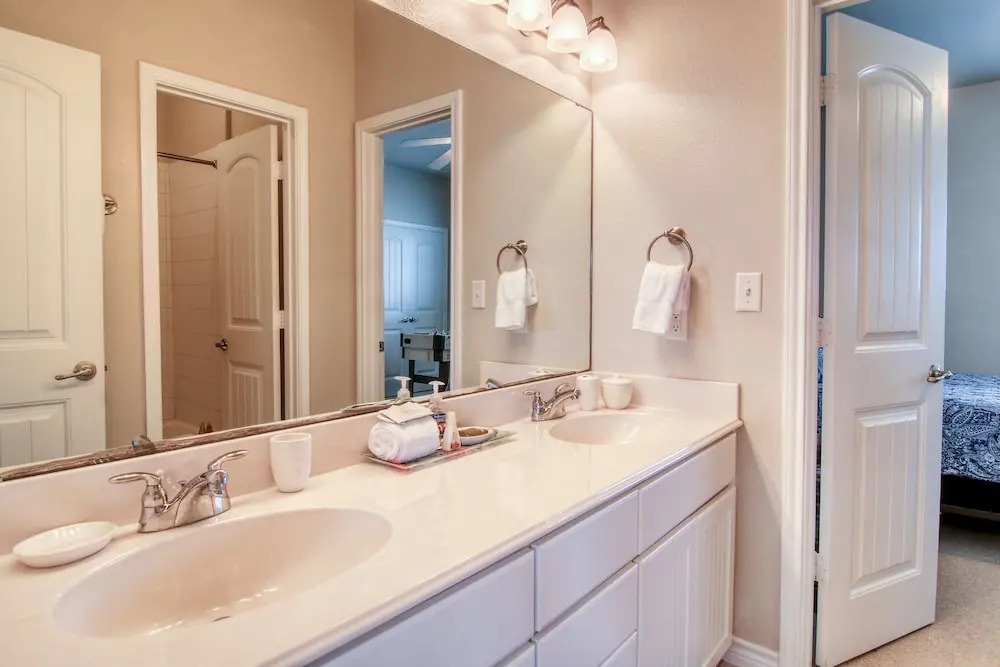 Heaven on Eleven MC8 3 Bedrooms 2.5 Bathrooms Condo