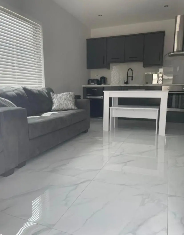 Apt 3, Lisvarna House