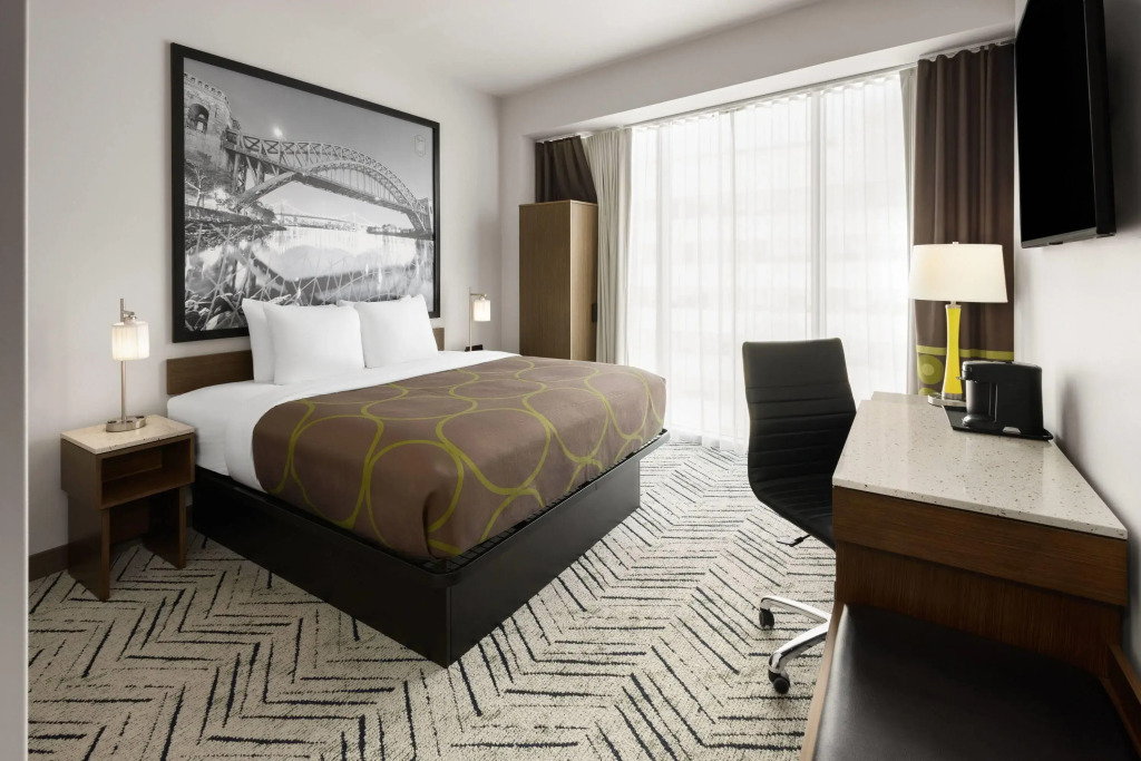 Super 8 By Wyndham Bronx Near Stadium