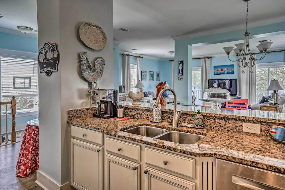 Family Beach Home; Walk to N Litchfield Beach