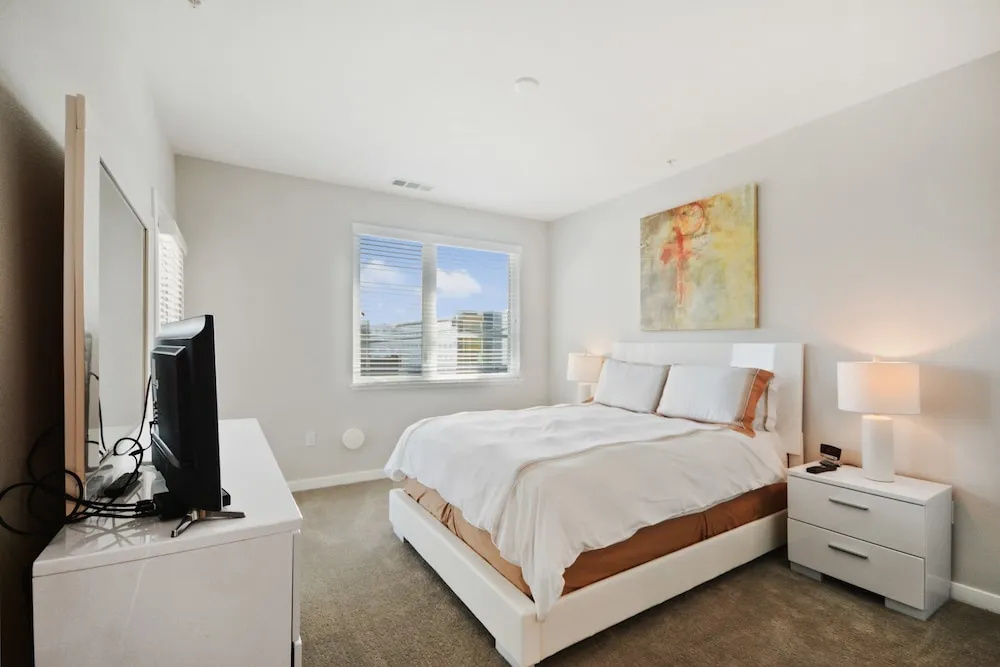 Global Luxury Suites in Menlo Park