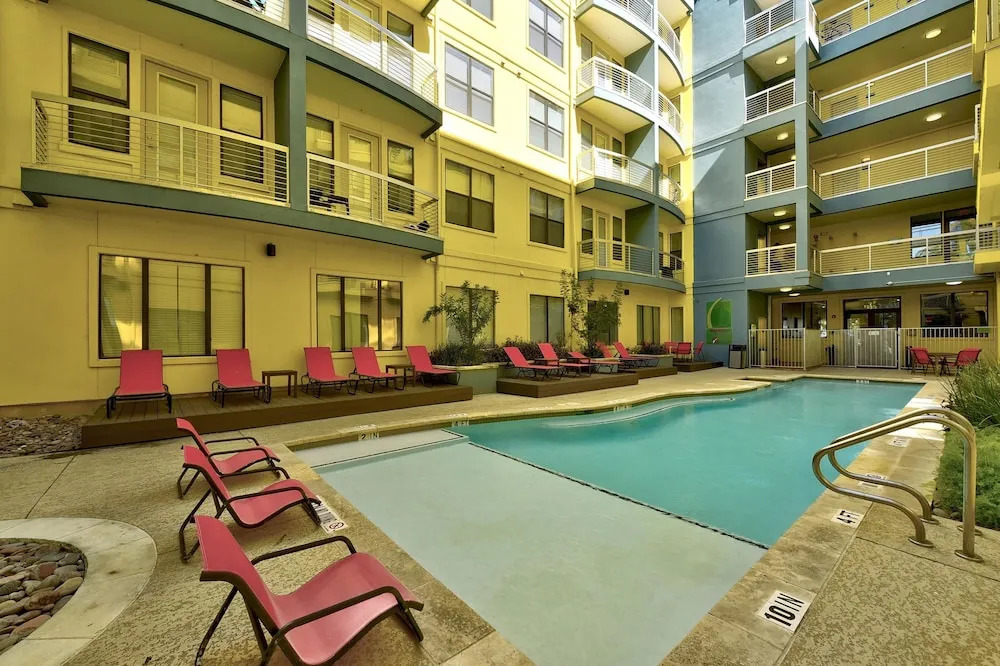 StayLo Luxury 1 Bedroom Apartment