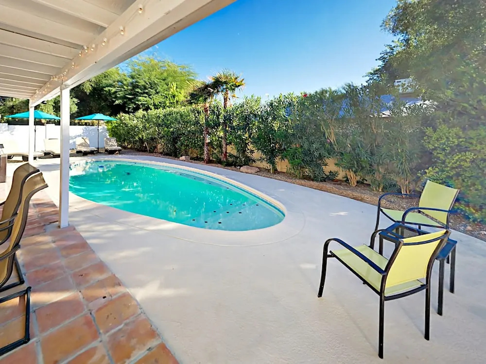 E Mariposa Home 4 Bedrooms 2 Bathrooms Home
