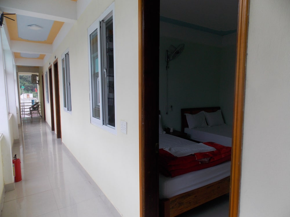 Rose Hotel