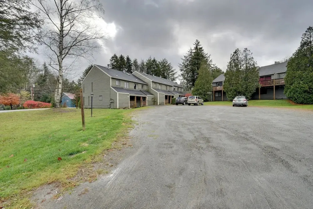 Dover Condo w/ Grill & Balcony: 3 Mi to Mt Snow!