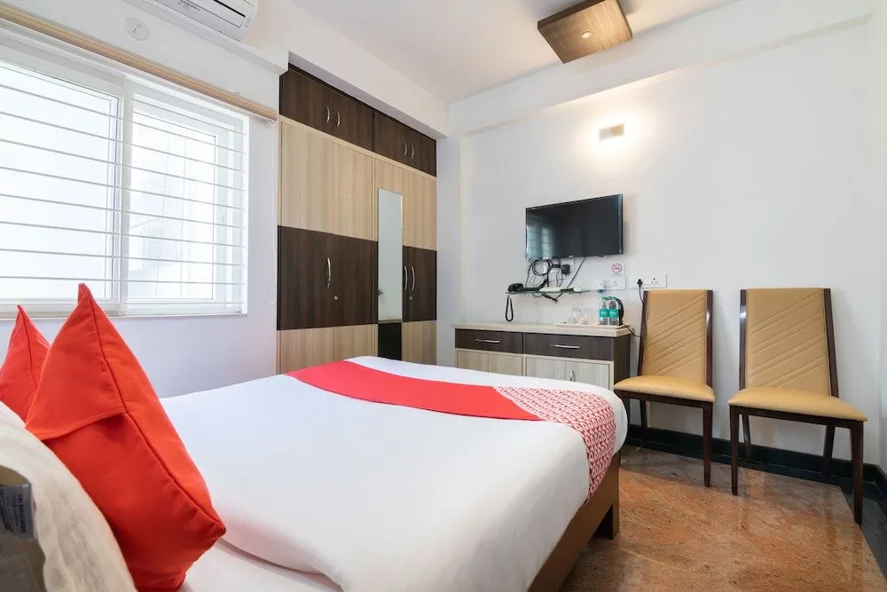OYO 4428 Central Platinum Suites