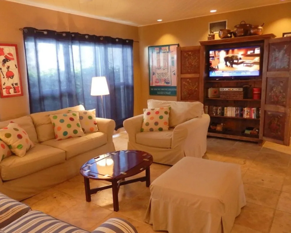 Lake Breeze 3/2.5 for 8 Large Pool Great Location