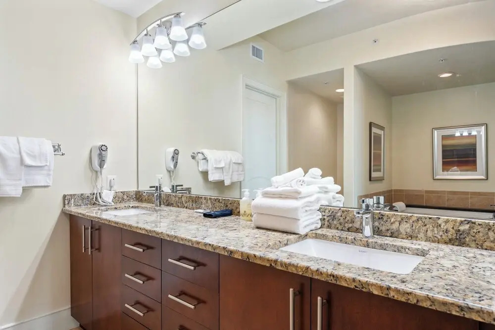 Turquoise Place 405C