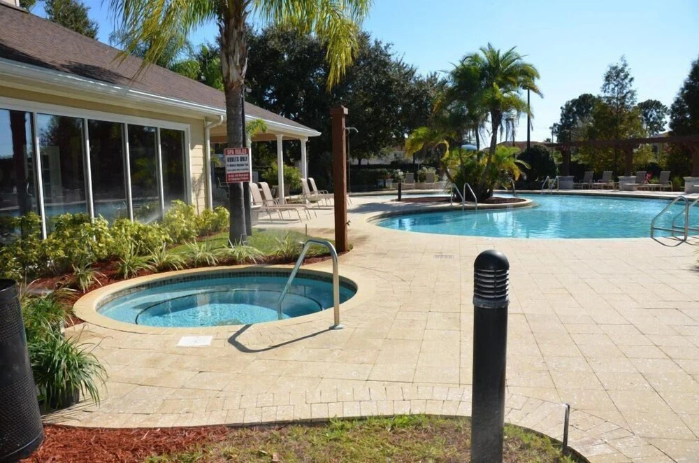 Lucaya 3 Bedroom 2 Bath Townhome With Sophisticated Kitchen