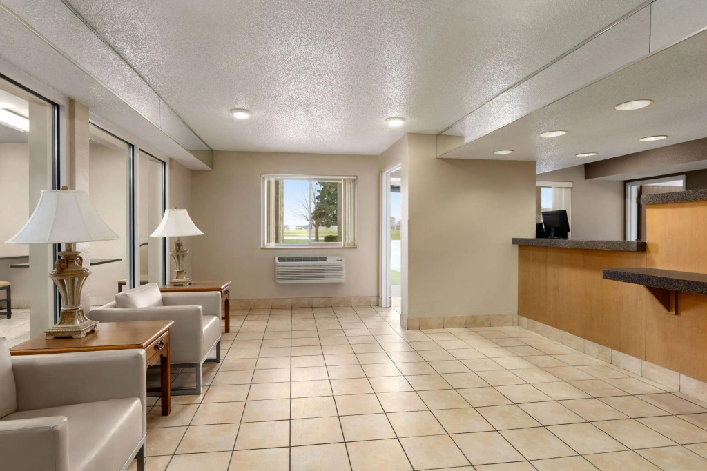 Super 8 by Wyndham Joliet