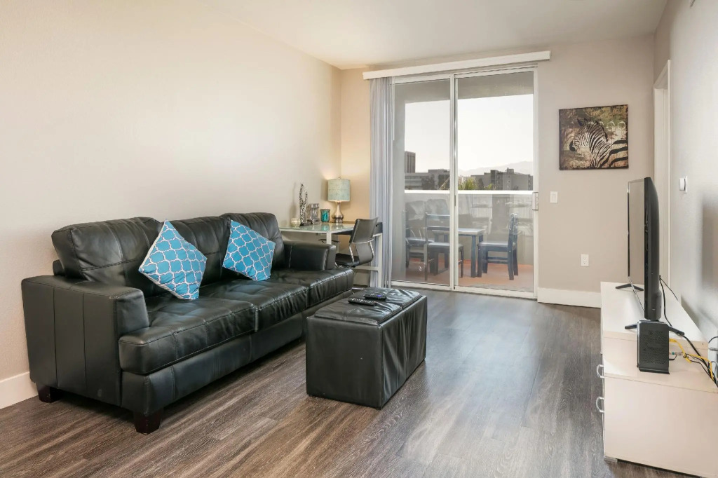 Hotel Style Furnished Suites in LA Beach Area