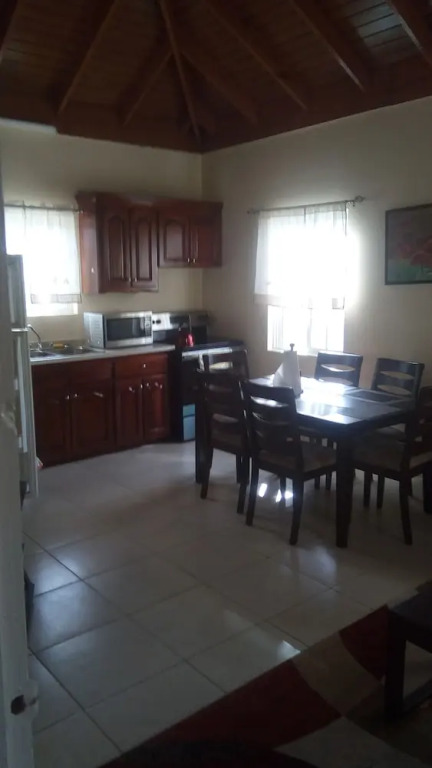 Paradise Place Grande King apartment