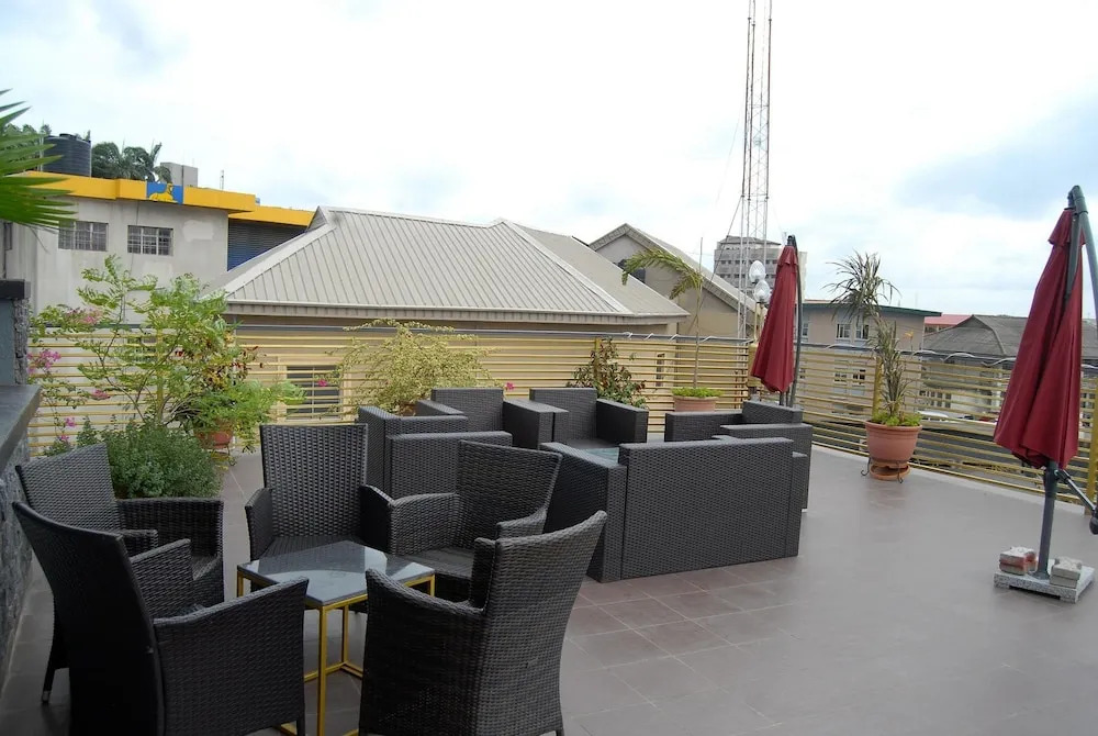 Kings Celia Hotel & Suites
