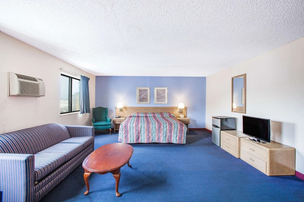 Super 8 by Wyndham Hot Springs