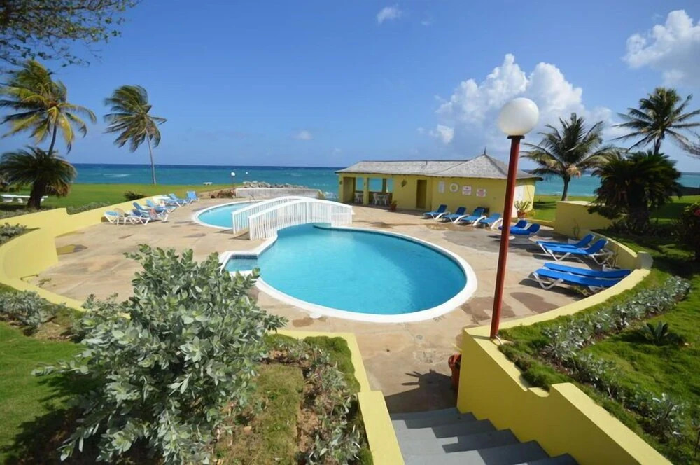 Coconuts Seafront 2BR, Ocho Rios