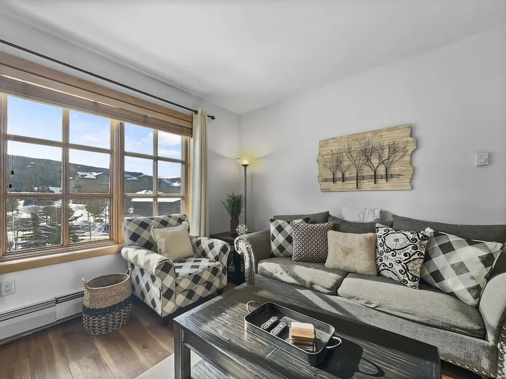Inviting and Spacious Condo In The Heart of Center Village - PP416 by Redawning