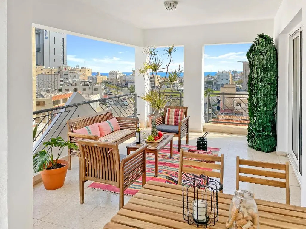 2BR Seaview Penthouse in center