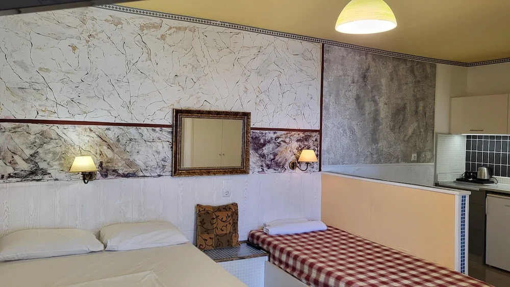 Hermes Korifi Suites private apartment