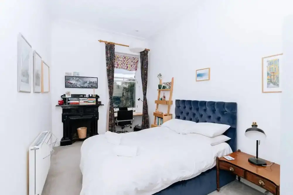Spacious 3 Bedroom Flat in Edinburgh