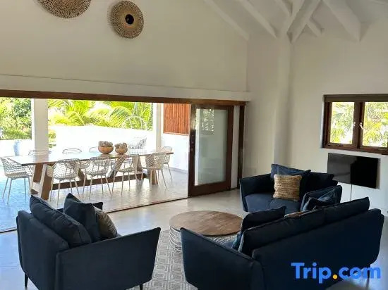 Villa Blou, steps from the Jan Thiel Beach