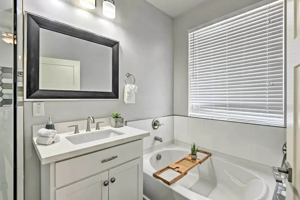 7 Mi to Dtwn Phoenix: Home w/ Patio & Yard