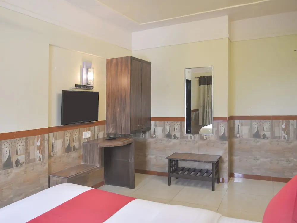OYO 18615 Jaya Mahal
