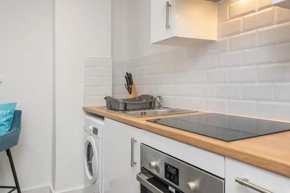 Thornhill House by Guestz