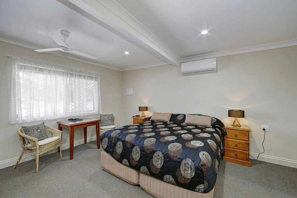 Moore Park Beach Inn