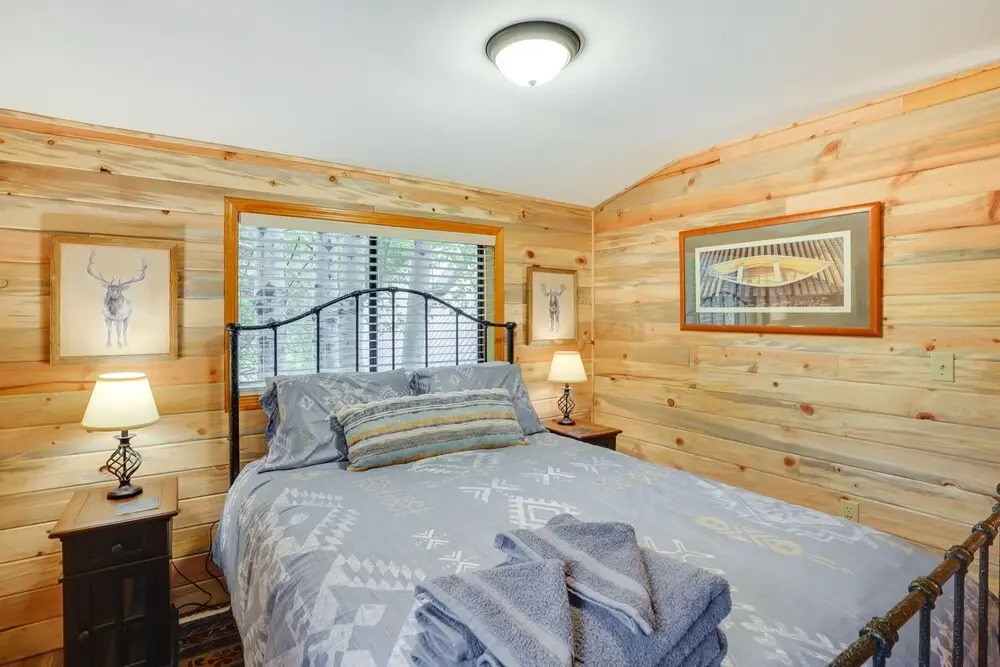 Waterfront Home w/ Hot Tub & Fire Pit in Sunriver!