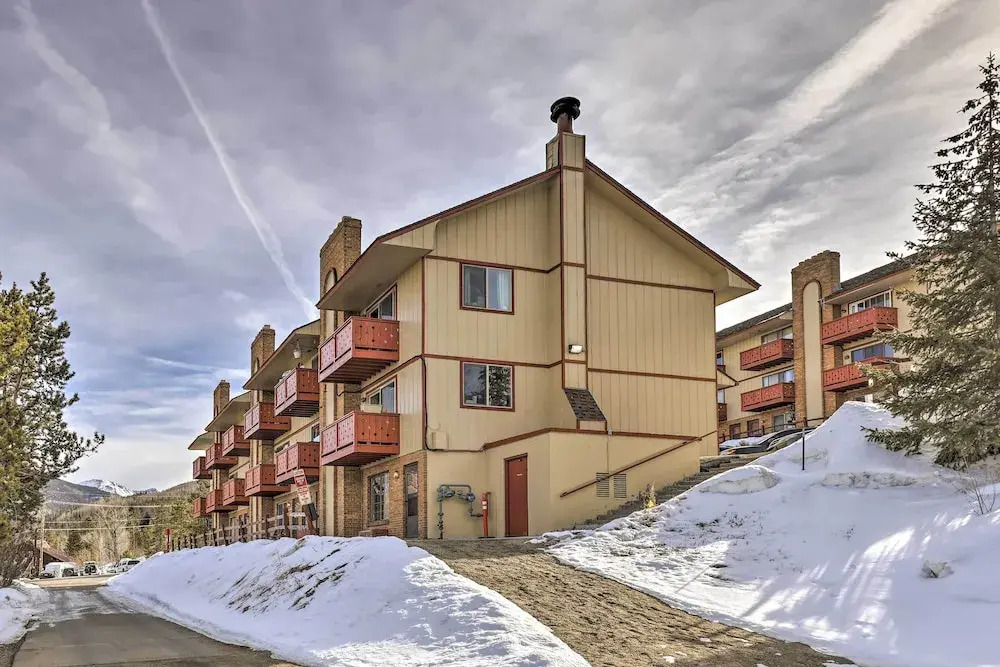 Steps to Dillon Reservoir: Mtn-view Condo