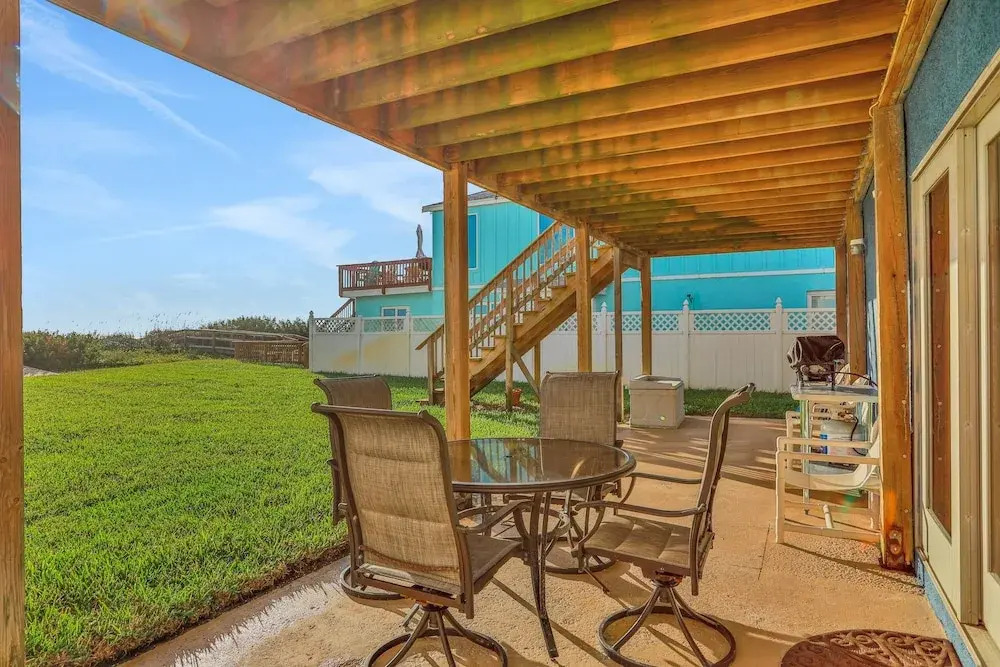 Updated Condo in Oceanfront Building With Private Beach Access - Near Dining