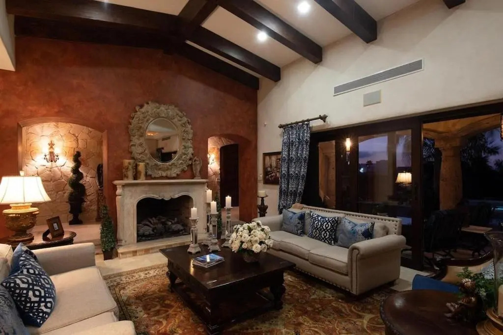 Stunning 6BD Pedregal Villa Maria