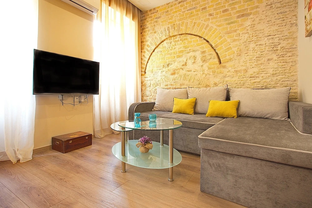 Liston Suites