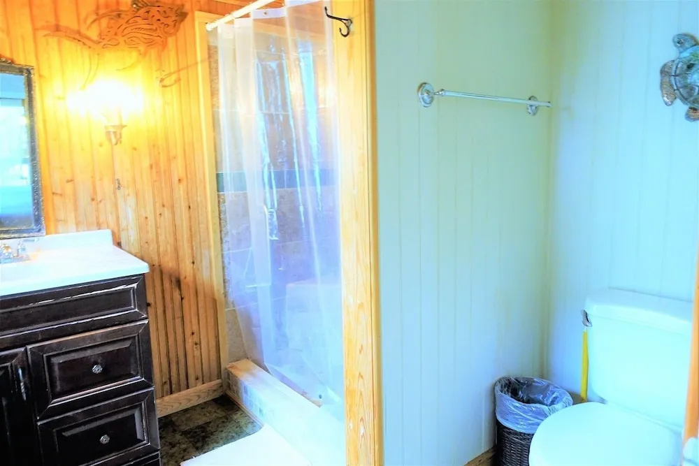 Lighthouse Cottage at Ocracoke 3 Bedrooms 2 Bathrooms Home
