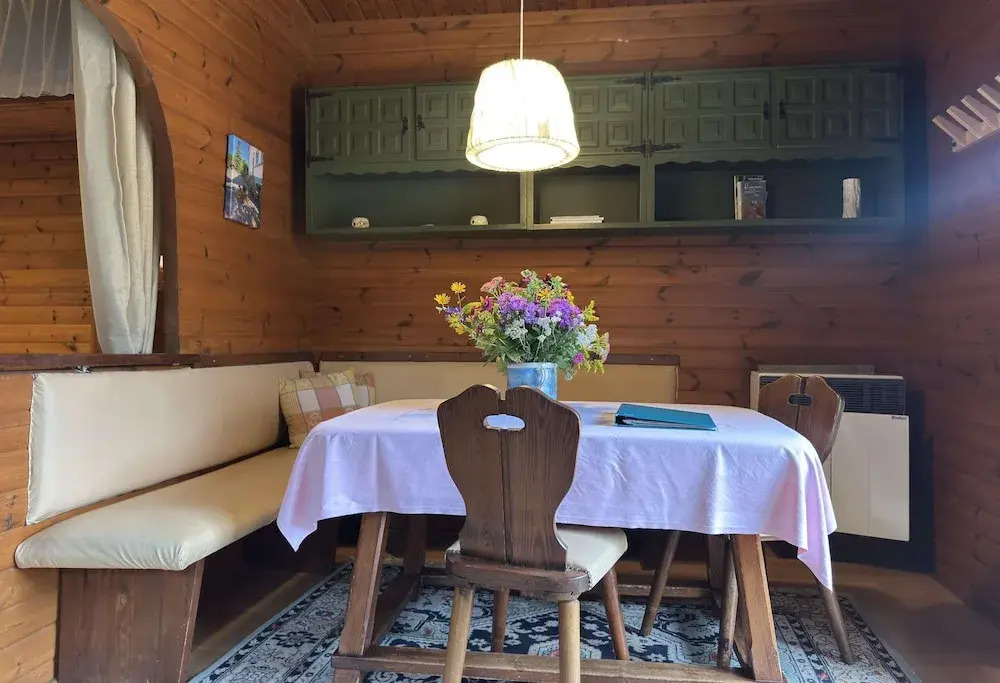 Blockhaus mitten in der Natur