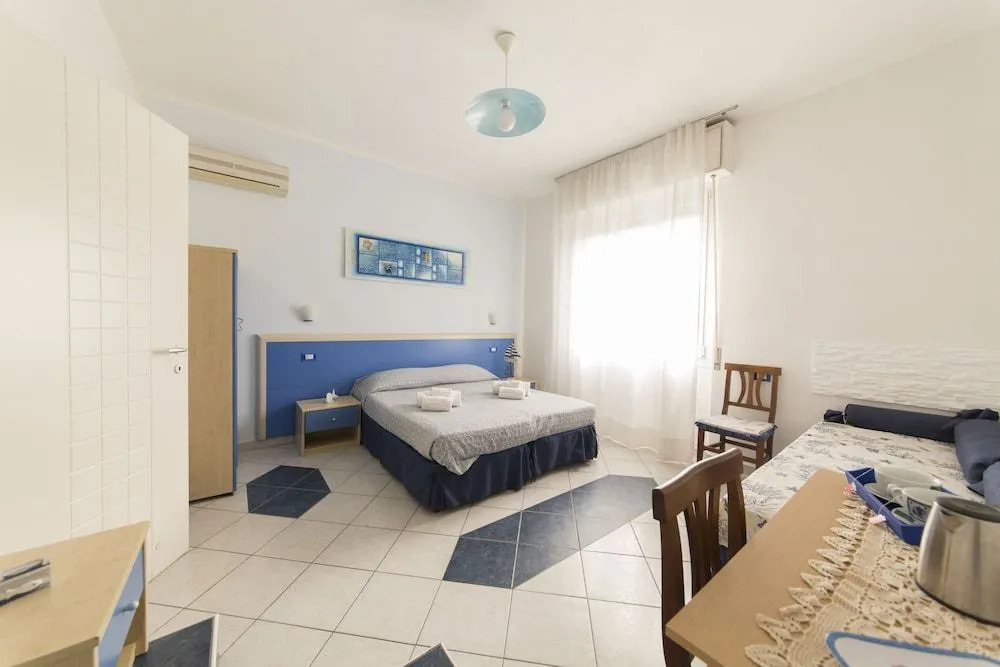 Lewis Rooms Poetto Beach