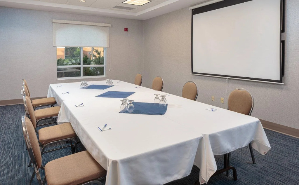 Holiday Inn Express & Suites - Belleville by IHG
